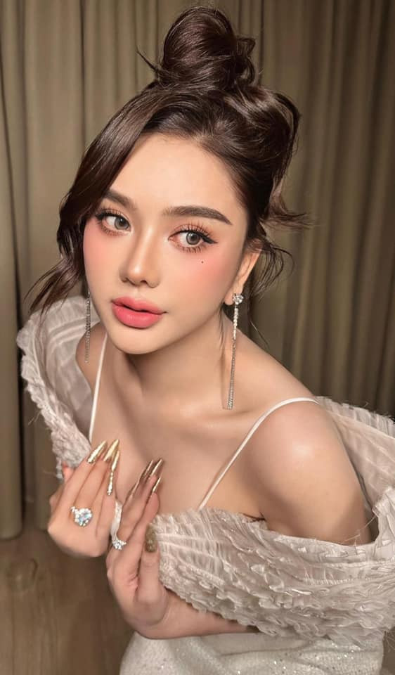 Trước Tết, Lâm Khánh Chi gây chú ý với bài đăng tiết lộ bị lừa 3 tỷ đồng do nhẹ dạ cả tin. 