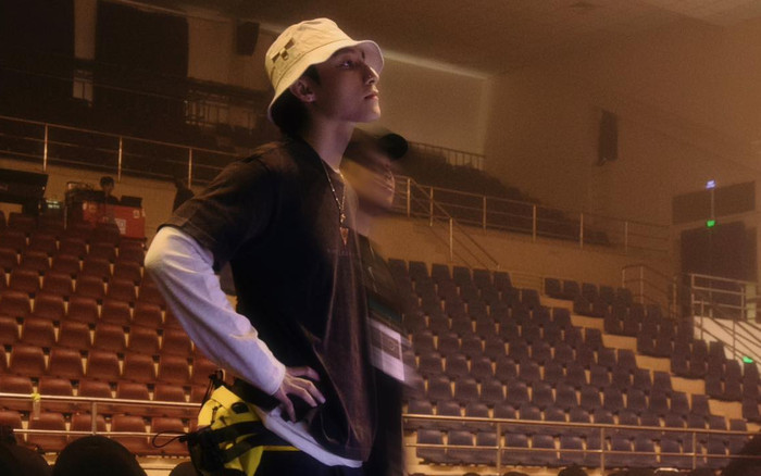 Sơn Tùng 'đổ bộ' sân khấu đặc biệt, nhan sắc lúc tập luyện ra sao? Ảnh 2