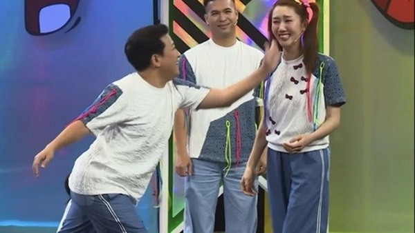 Trường Giang tát vào má Thúy Ngân, gây nhiều tranh cãi.