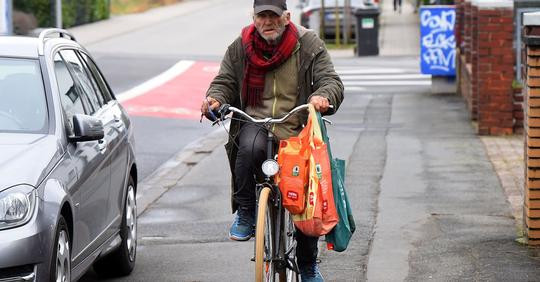 Cụ ông 80 tuổi vẫn lang thang đi nhặt rác, số tài sản 'khủng' trong tay khiến ai cũng giật mình Ảnh 1