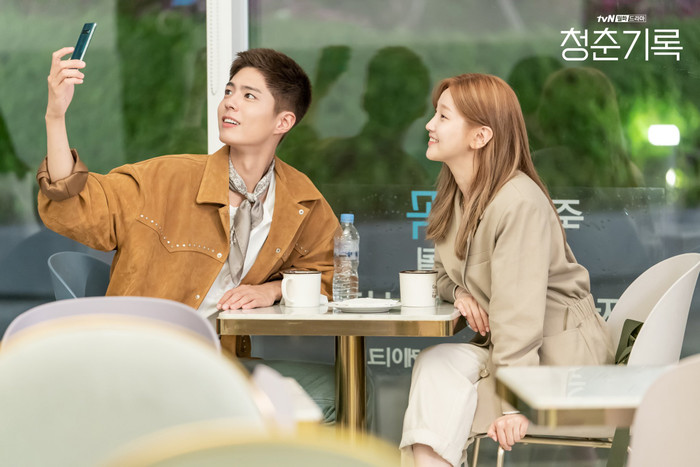 Park Bo Gum và Park So Dam trong Ký Sự Thanh Xuân. 