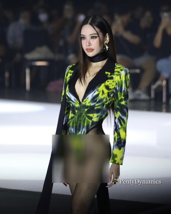 Đại diện Phuket nhận về nhiều ý kiến trái chiều khi diện trang phục quá hở trên sân khấu Miss Grand Thailand. 