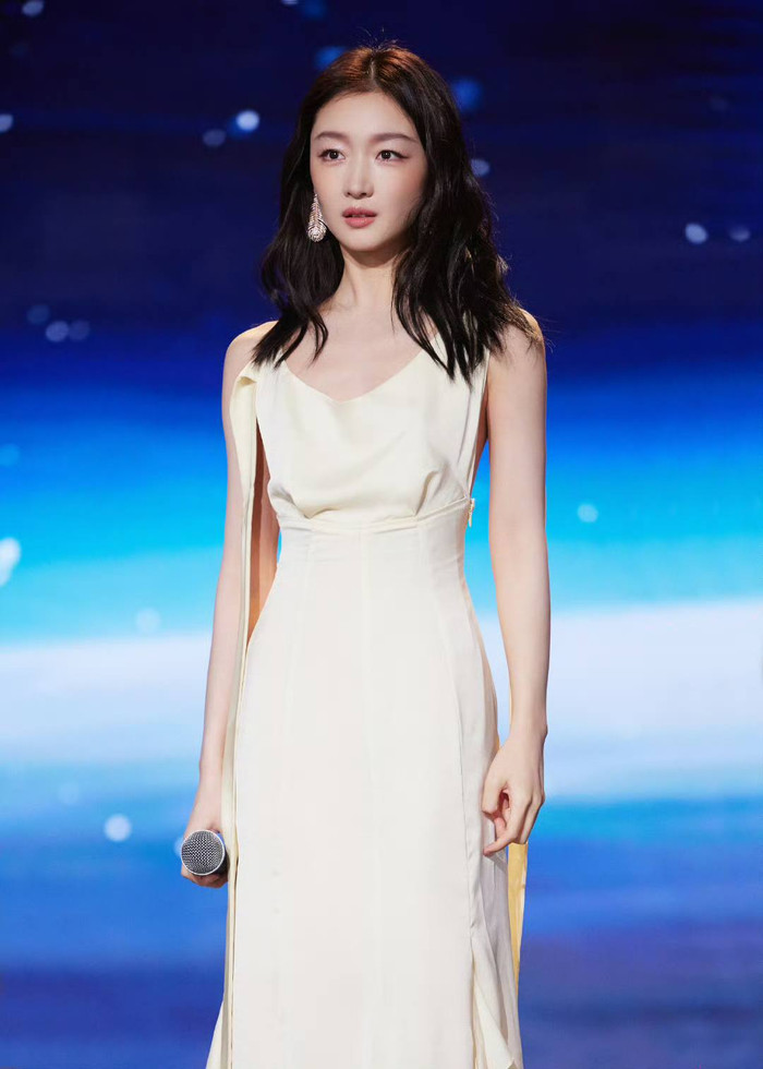 Ảnh hậu trẻ tuổi nhiều lần vướng lùm xùm thái độ.