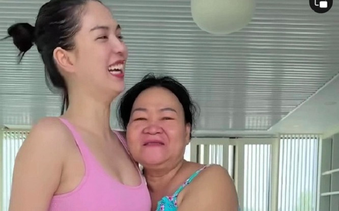 Gặp lại Ngọc Trinh sau thời gian tạm giam, mẹ kế có thái độ ra sao? Ảnh 2