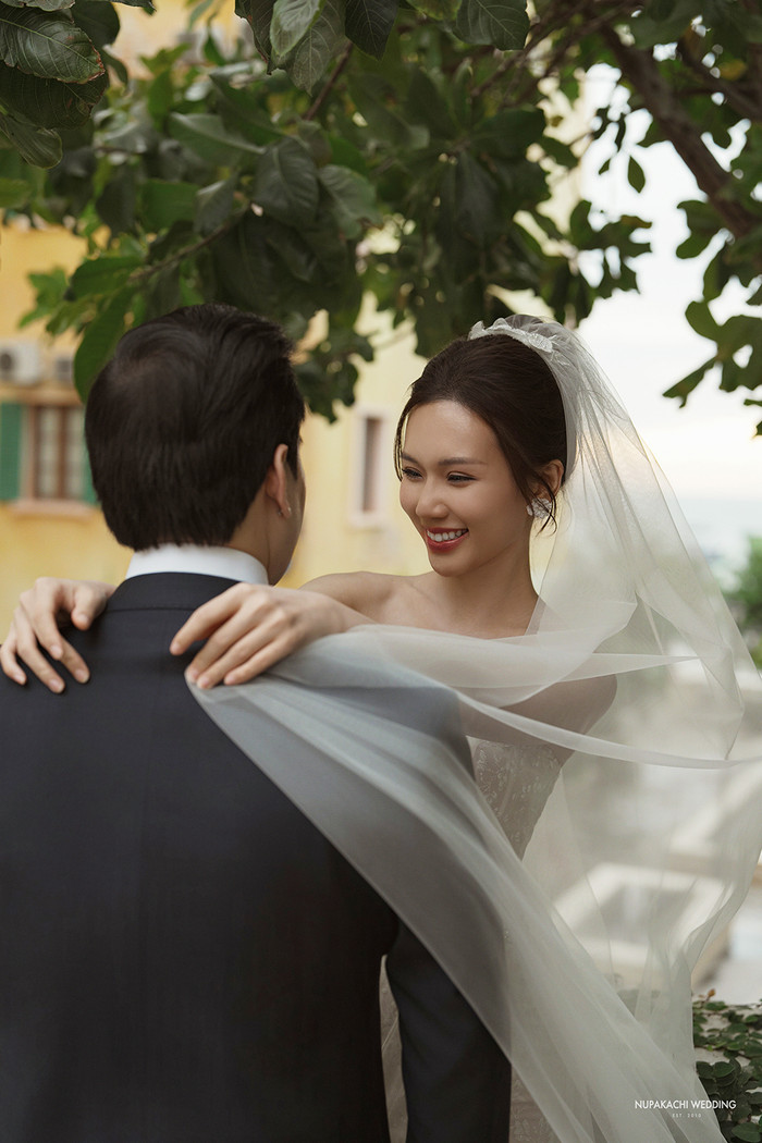 Diễn viên Ngọc Anh khoe ảnh diện váy cưới trước ngày trọng đại. 