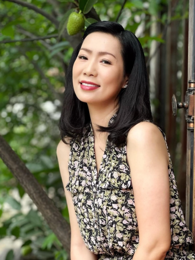NSND Trịnh Kim Chi khiến khán giả quen mặt qua nhiều vai diễn tại các dự án phim truyền hình và sân khấu kịch.