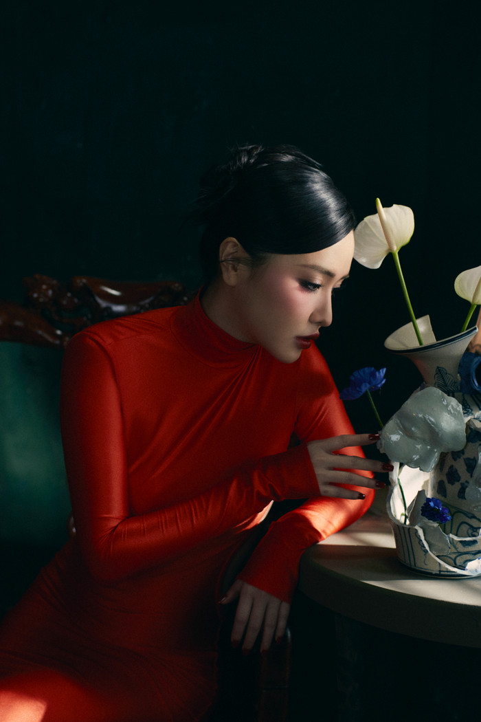 Sơn Tùng và Bích Phương gây tranh cãi.