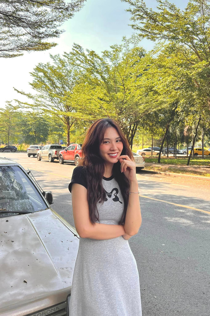 Hoa hậu Mai Phương thường nở nụ cười tươi rói mỗi khi chụp hình. Ảnh: FBNV