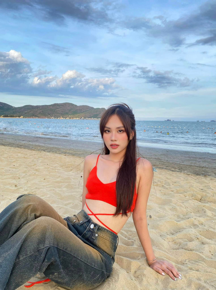 Khi đi du lịch, Hoa hậu Mai Phương không ngần ngại ăn vận táo bạo. Ảnh: FBNV