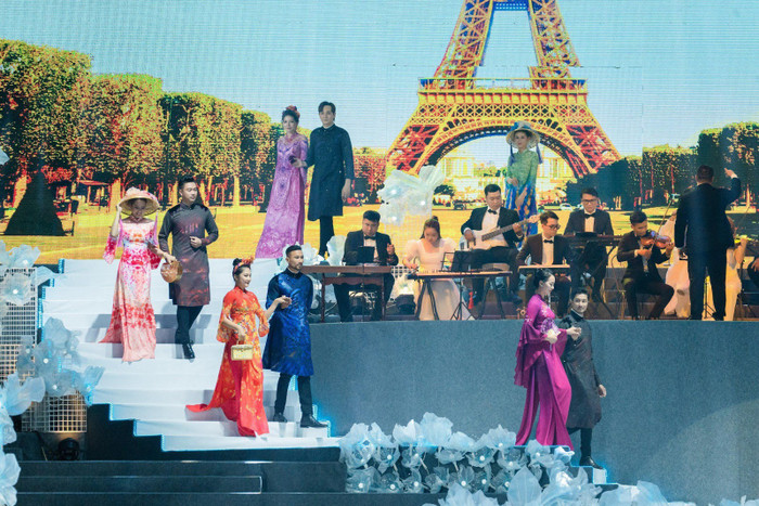 NTK Đỗ Trịnh Hoài Nam được tôn vinh tại Lễ hội Áo dài TP HCM Ảnh 2