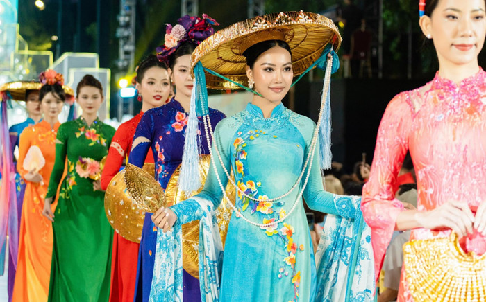 NTK Đỗ Trịnh Hoài Nam được tôn vinh tại Lễ hội Áo dài TP HCM Ảnh 2