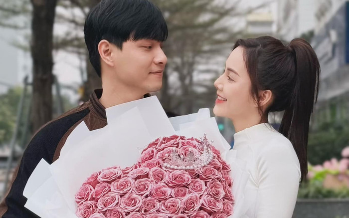 Một cặp đôi Vbiz công khai hẹn hò đúng ngày 8/3 Ảnh 2