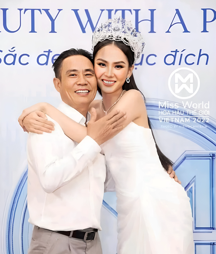 Bố Hoa hậu Mai Phương mừng rỡ khi biết con gái đã lọt Top 40 Miss World 2023. Ảnh: Miss World Vietnam