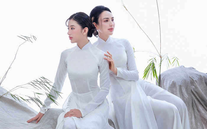 Hoa hậu Ngọc Diễm và con gái diện áo dài trắng, khoe nét tinh khôi Ảnh 2