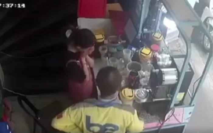 Gặp lại cha, cô gái không cầm được nước mắt sau câu hỏi: 'Chú không nhận ra con hả'? Ảnh 2