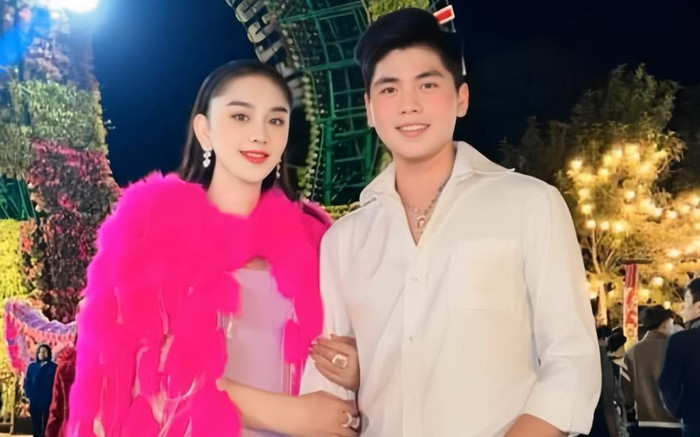 Lâm Khánh Chi quấn quýt như sam với trợ lý kém 21 tuổi Ảnh 2