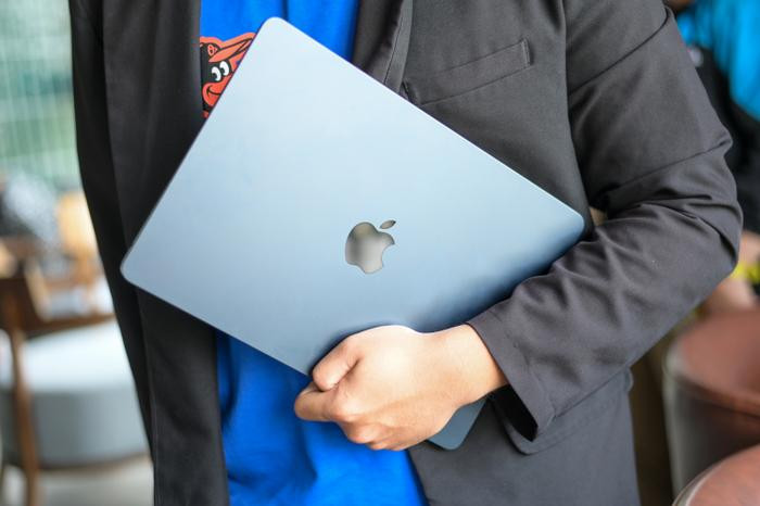 MacBook Air M3 có giá gần 28 triệu đồng Ảnh 1