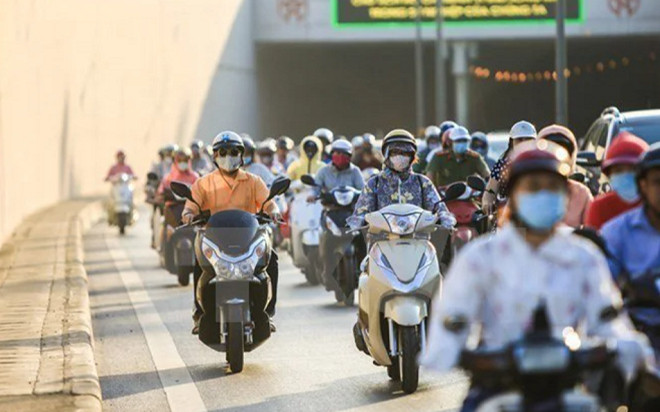 Miền Bắc bước vào ngày đầu tiên của đợt nắng nóng, đỉnh điểm lên tới 39 độ Ảnh 2