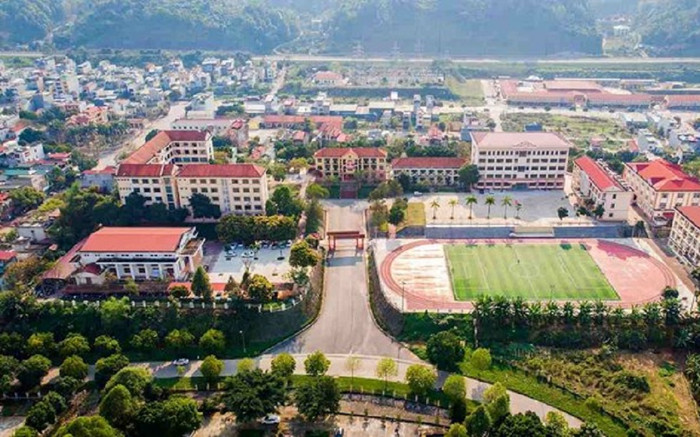 Công an vào cuộc vụ nữ sinh lớp 11 trường chuyên rơi từ tầng 5 phải phẫu thuật sọ não Ảnh 2