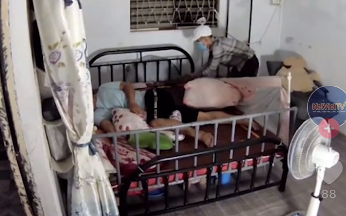 Trộm ghé thăm tận giường, chủ nhà chỉ biết ôm cọng dây sạc khóc thét Ảnh 2