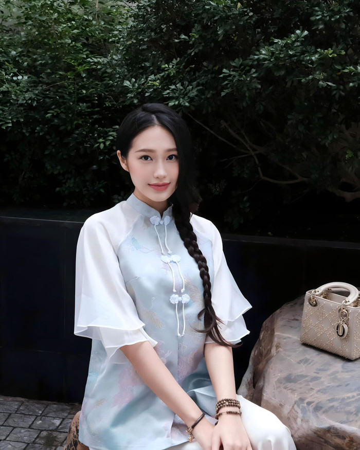 Dù bố mẹ ruột có kinh tế ổn định, Doãn Hải My vẫn chăm chỉ đi làm. Cô hiện điều hành một thương hiệu mỹ phẩm dành riêng cho nam giới trong 4 năm qua. Ảnh: FBNV