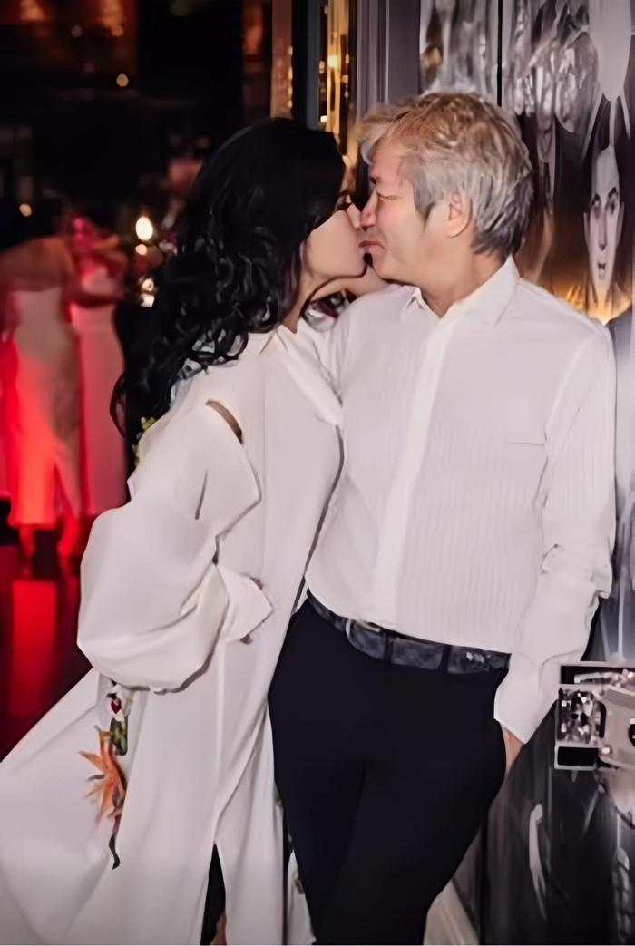 Diva Thanh Lam khoe khoảnh khắc 'khóa môi' ngọt ngào bên bạn trai.