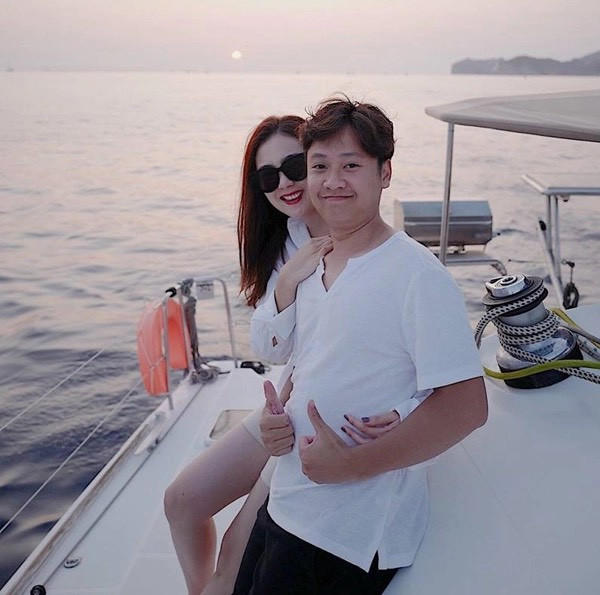 MC Mai Ngọc và chồng thiếu gia bên nhau 17 năm trước khi thông báo đổ vỡ.