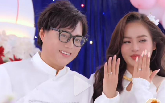 Phạm Thoại đăng clip cưới vợ đúng ngày Cá tháng Tư kèm dòng trạng thái gây tranh cãi Ảnh 2