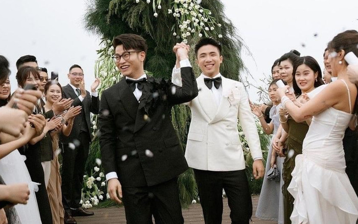 Ninh Dương xả loạt ảnh 'đám cưới' bí mật, 'chủ tịch' - 'thư kí' khiến quan khách khóc ròng Ảnh 2