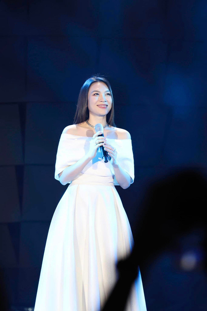 Mỹ Tâm ngắm trăng bằng kính viễn vọng, hóa ra được 'người đặc biệt' gửi tặng Ảnh 4