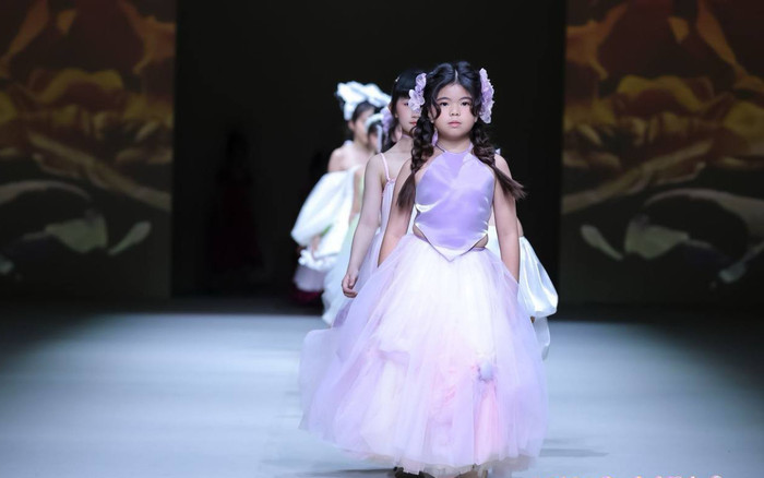Mẫu nhí Việt diễn first face tại Tuần lễ thời trang Thượng Hải Ảnh 2