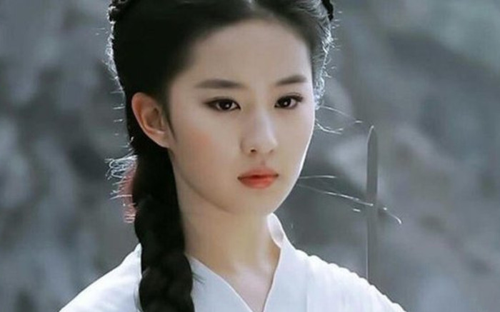 Một nữ diễn viên nhận mưa gạch đá vì tự nhận đẹp hơn Lưu Diệc Phi Ảnh 2