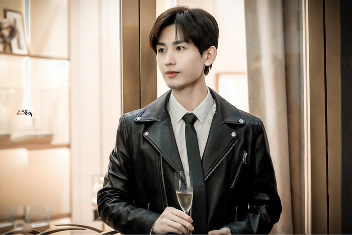 Kể từ kỳ nghỉ hè năm 2023, Thành Nghị đã thành công giành được sự chứng thực từ các thương hiệu nổi tiếng như Lanvin, Chopard,... sức ảnh hưởng của anh giúp nhãn hàng thu về doanh số ấn tượng. 