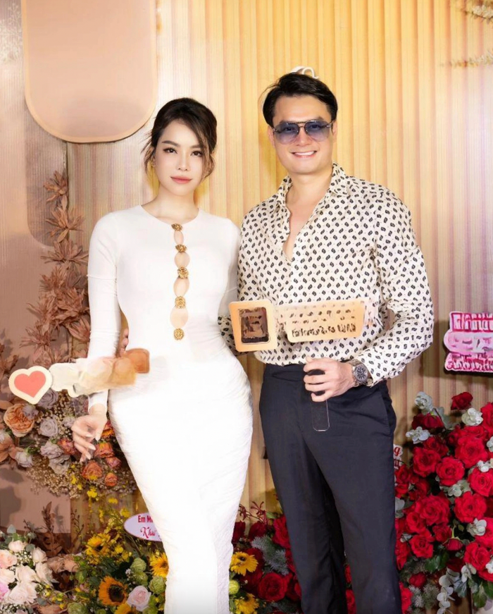 Anh Dũng cũng xuất hiện tại một sự kiện, tương tác thân mật với con dâu tỷ phú Hoàng Kiều.