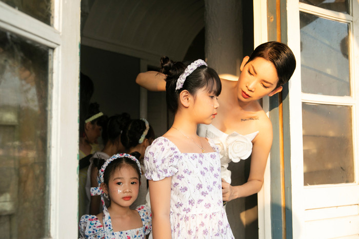 Xuân Lan công bố mùa thứ 6 của DRFW.