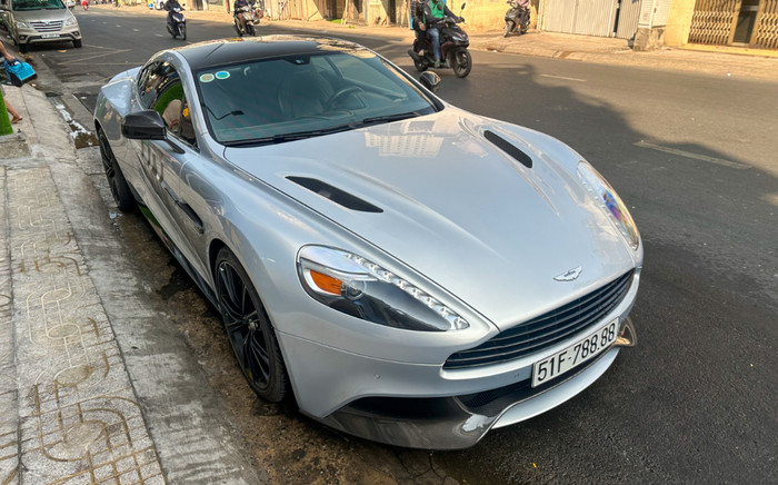 Ông Đặng Lê Nguyên Vũ cầm lái Aston Martin Vanquish biển số khủng Ảnh 2