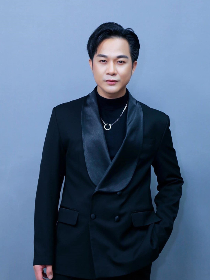 Nam ca sĩ Việt từng nhận cát-xê 1 tỷ đồng bị mỉa mai khi hát trên đường phố Ảnh 1