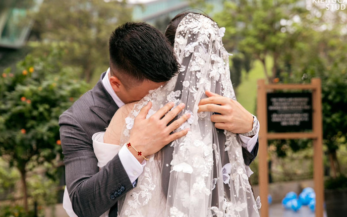 Quang Hải mang đồng hồ có giá 600 triệu, vòng tay đắt hơn vàng Ảnh 2