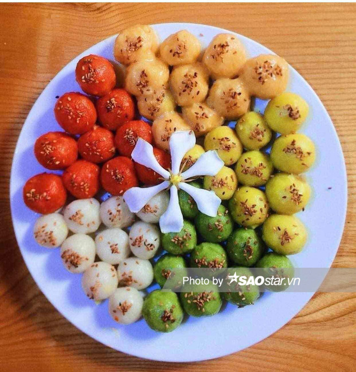 Bột, đường, nhân sên sẵn chỉ hơn 50.000 đồng, đủ làm bánh cho gia đình 4 người