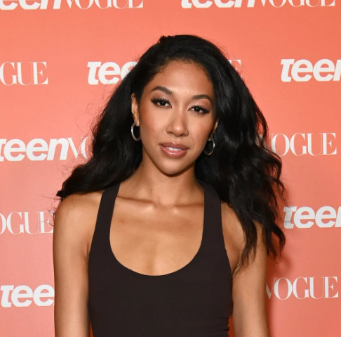 Cô gái da màu có ngoại hình nóng bỏng nên thường xuyên được các hãng thời trang có tiếng thế giới 'chọn mặt gửi vàng'. 