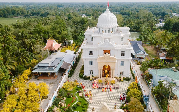 Đại gia Cần Thơ xây dinh thự dát vàng 150 tỷ đồng chỉ để ngắm, thích ngủ trong túp lều lá Ảnh 2