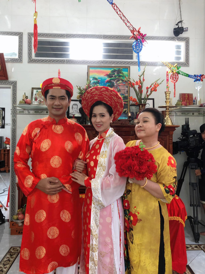 Minh Luân sinh năm 1985 quê Đồng Tháp, là diễn viên, ca sĩ, doanh nhân có tiếng Việt Nam. Những tựa phim có sự góp mặt của anh bao gồm: Sóng Tình, Vó Ngựa Trời Nam, Lời Nguyền Lúc 0 Giờ, Canh Bạc Tình Yêu, Mẹ Rơm,... Bên cạnh đó, Minh Luân cũng gây chú ý khi lấn sân sang điện ảnh, với các vai diễn trong Nhà Có Năm Nàng Tiên, Hai Lúa, Nàng Tiên Có 5 Nhà,... 