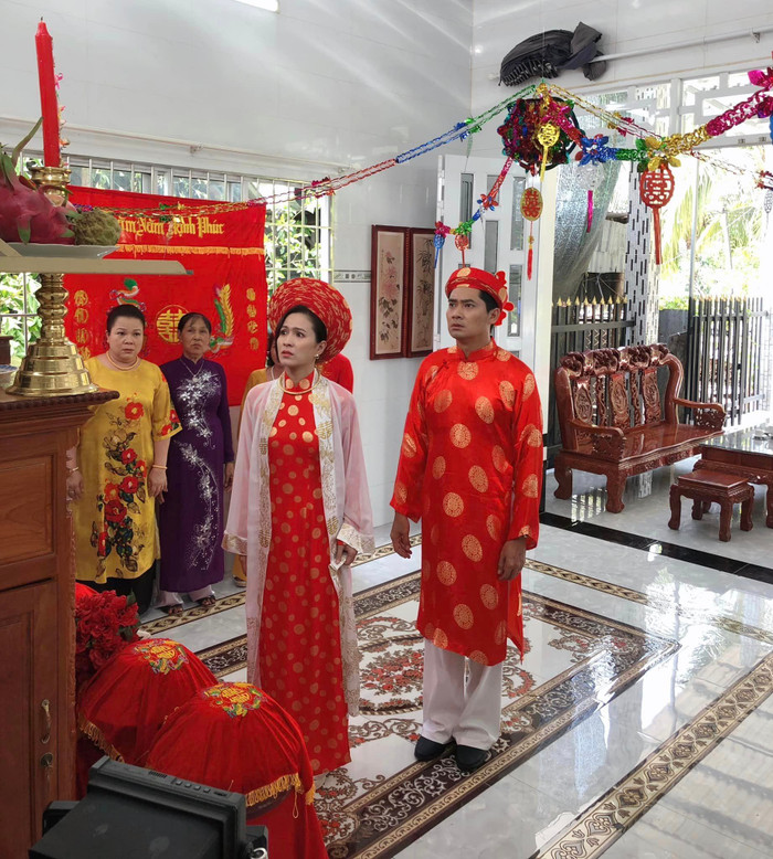 Không lâu sau đó, Minh Luân đã vội lên tiếng đính chính, rằng đây chỉ là những cảnh quay của anh trong phim mới mà thôi. Được biết, Minh Luân và Thùy Trang nên duyên trong phim truyền hình Nỗi Đau Ký Ức của đạo diễn Trương Dũng, sắp lên sóng trên đài THVL. 