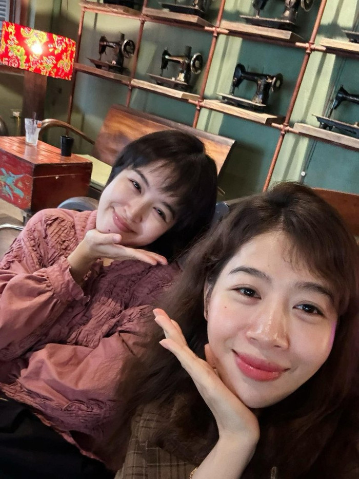 Lê Chi mới đây đã 'khui' hết những câu chuyện 'tuổi thơ dữ dội' cùng chị gái Diệp Chi