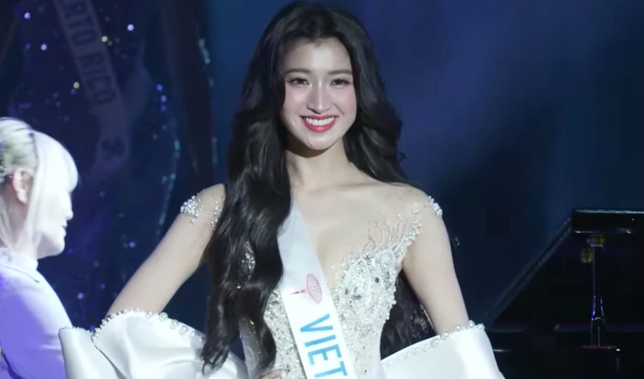 Á hậu Phương Nhi trở về sau thành tích top 15 Miss International 2023. Kể từ đây, nàng hậu sinh năm 2002 hiếm hoi xuất hiện tại các sự kiện. 