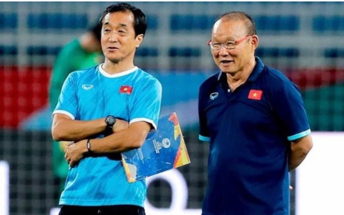 Trợ lý Lee Yong Jin có thể dẫn dắt tuyển Việt Nam, HLV Park Hang Seo làm cố vấn? Ảnh 2