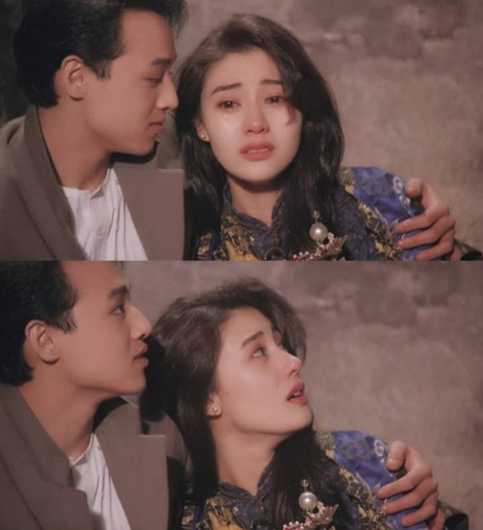 Cuộc đời Lý Gia Hân rẽ hướng khi đăng ký tham gia và đăng quang 2 cuộc thi Hoa hậu Hong Kong và Hoa hậu Quốc tế Trung Hoa năm 1998. Sau đó, Lý Gia Hân ký hợp đồng với Đài TVB và một bước thành sao với loạt phim ăn khách. Vào thập niên 90, Lý Gia Hân là một trong tứ đại mỹ nhân của làng giải trí Trung Quốc.