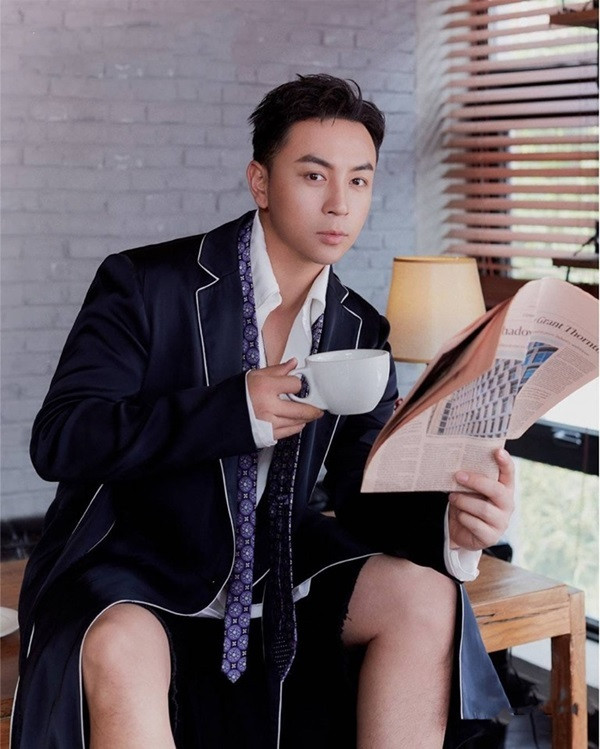 Ngoại hình điển trai của Thích Tiểu Long