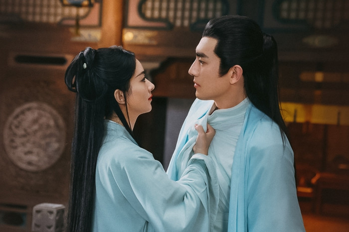 Vào ngày 11/4, chuyện hẹn hò của Lâm Canh Tân với bạn gái kém gần 1 giáp đã bị khui ra, thuyền 'Lâm Canh Tân - Triệu Lệ Dĩnh' chính thức chìm. 