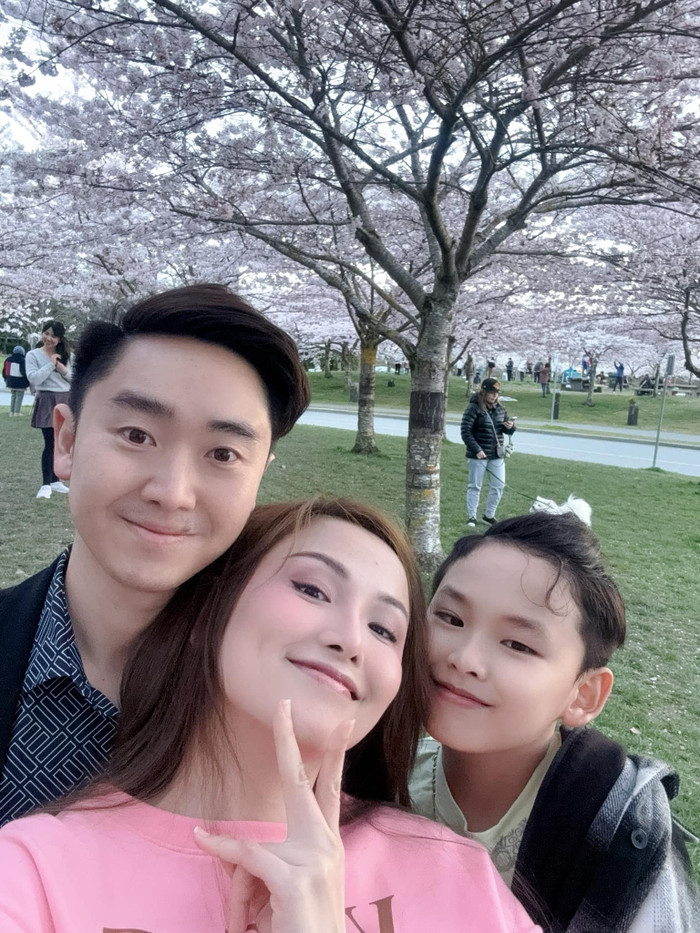 Ngoài việc dành thời gian cho công việc, Hoa hậu Diễm Hương đều để tâm đến chồng và quý tử. Gia đình nhỏ thường cùng nhau đi chơi, tận hưởng bầu không khí mỗi khi rảnh rỗi. Ảnh: FBNV